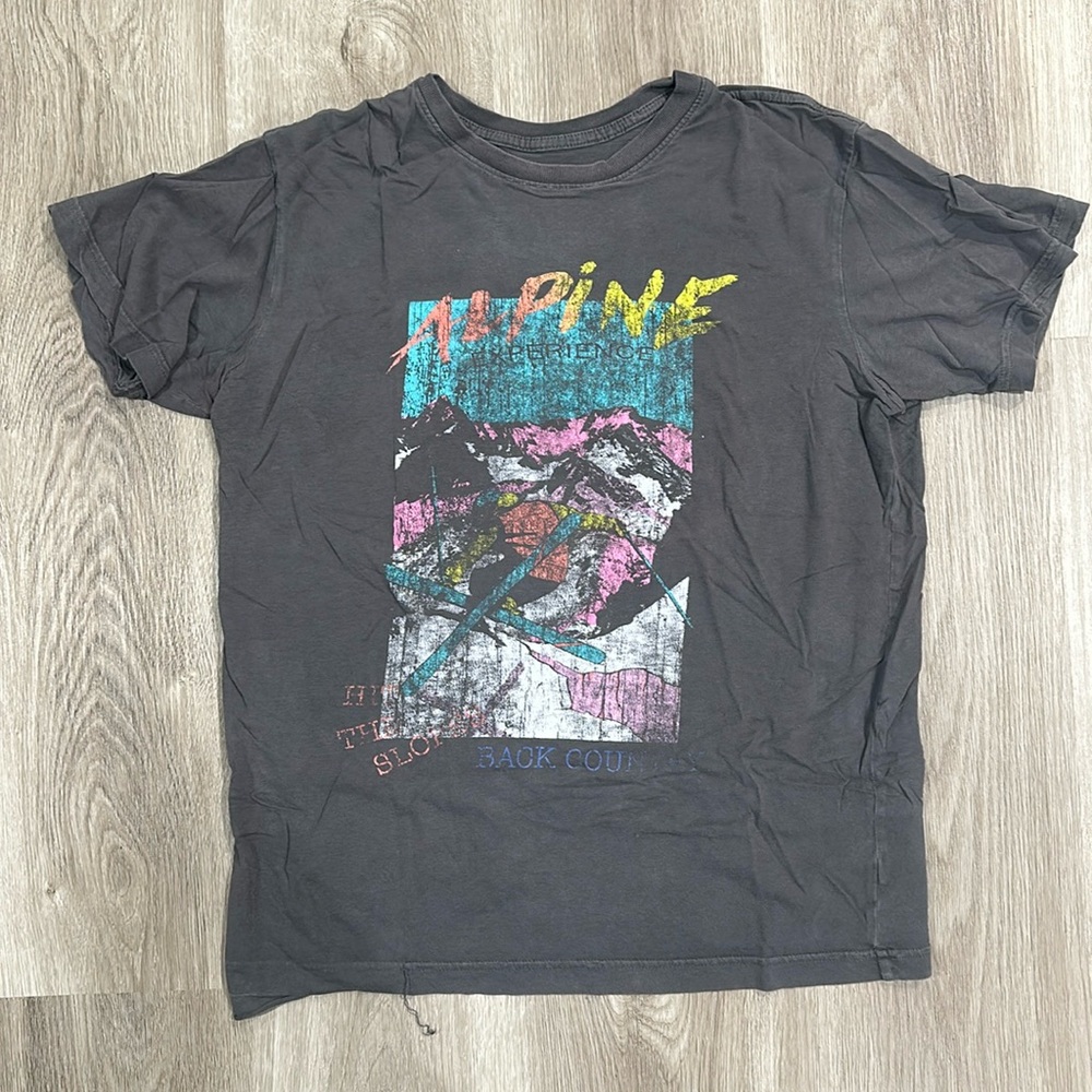 Vintage feel ski tshirt